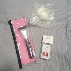 Etude Brush + Dashing Diva + Make up sponge